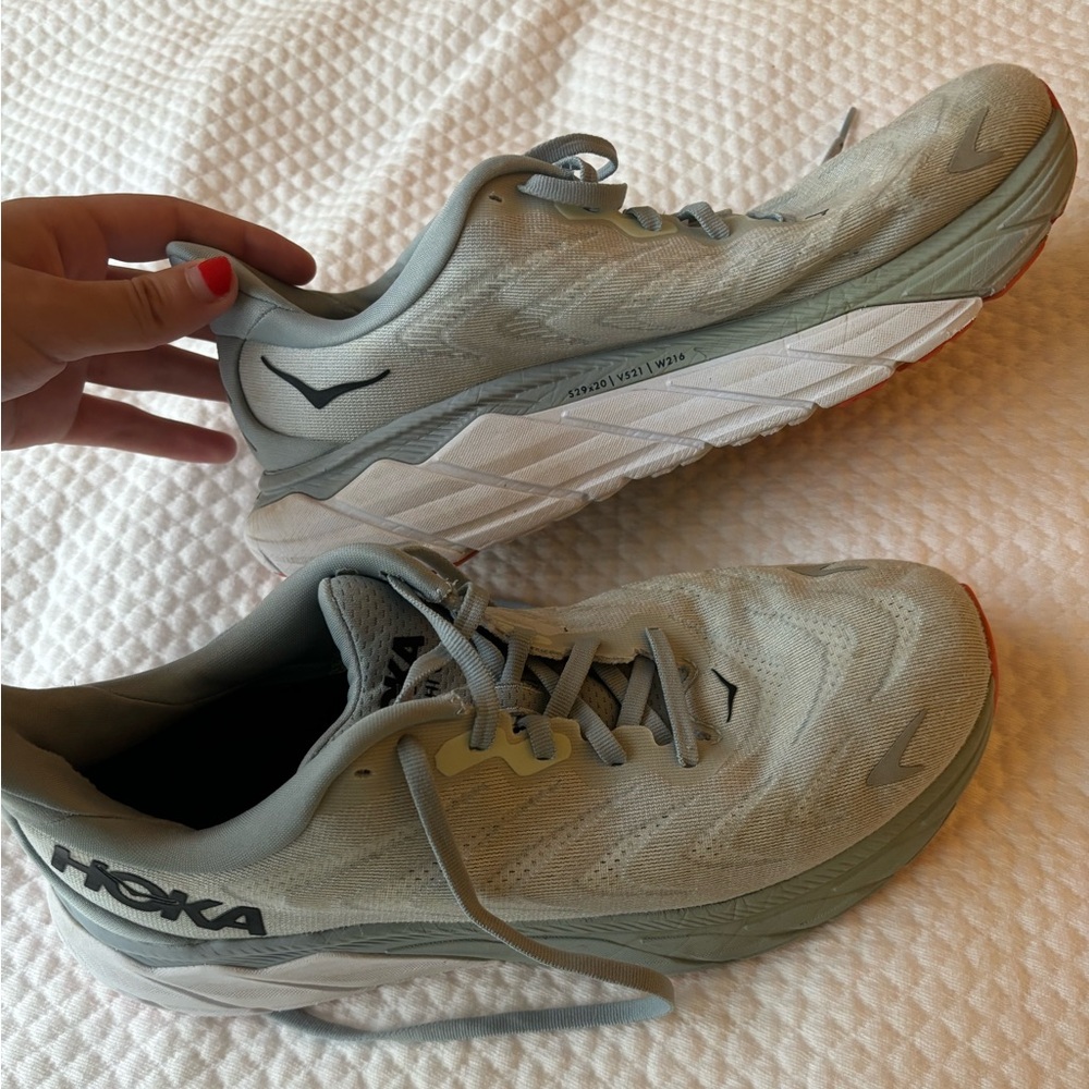 Hoka Arahi 6 in Plein Air